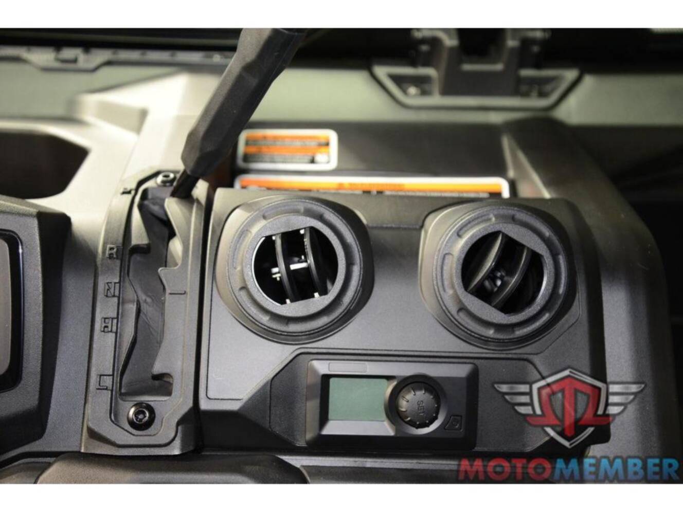 A photo of this 2026 Can-Am Defender MAX DPS CAB HD10