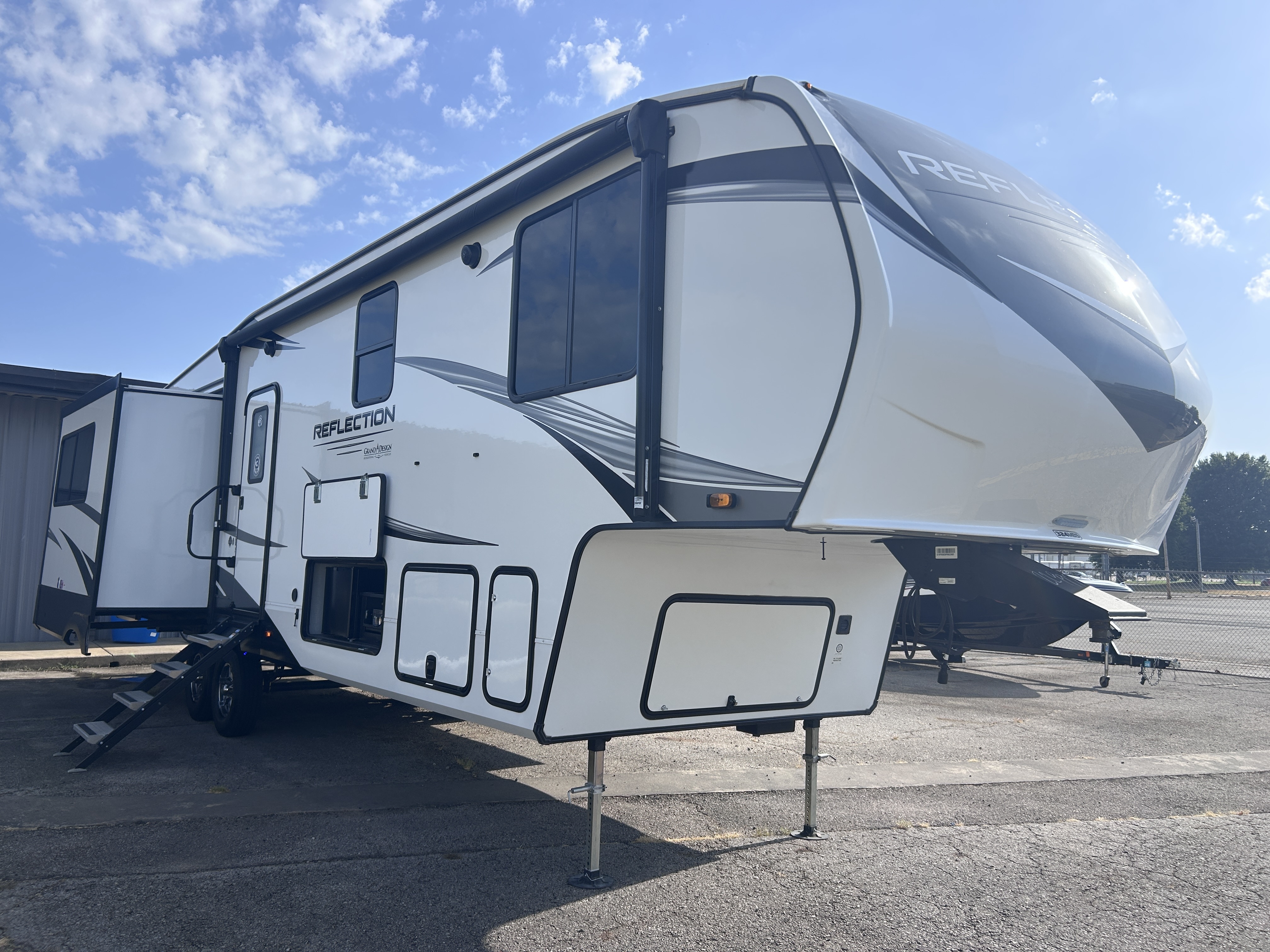 2023 Grand Design Reflection 324MBS in van buren AR