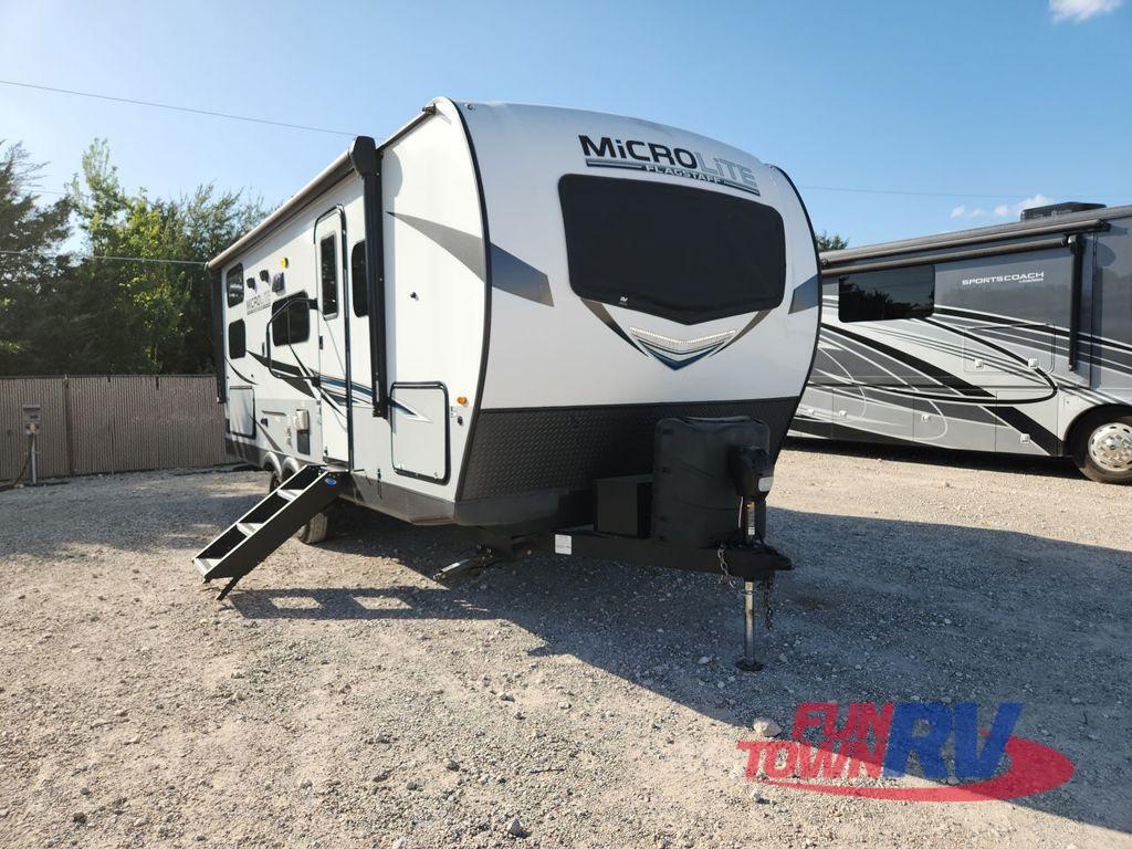 2022 Forest River Rv Flagstaff Micro Lite 25BRDS in hewitt TX
