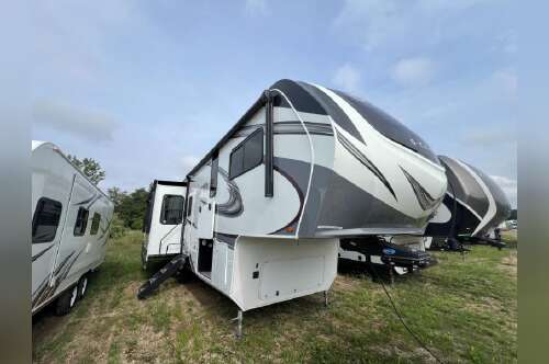 2021 Grand Design Solitude S-Class 2930RL in elkhorn WI