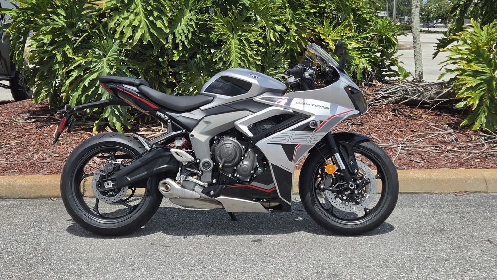2026 Triumph Daytona 660 Aluminium Silver / Sapphire Black 660 in Lakeland, FL