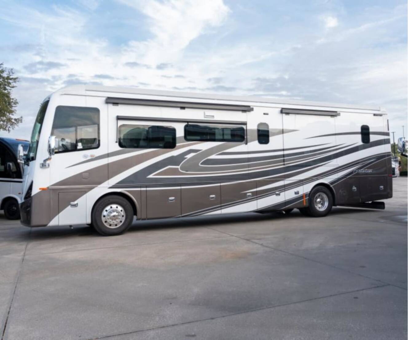 A photo of this 2026 Tiffin PHAETON 40IH