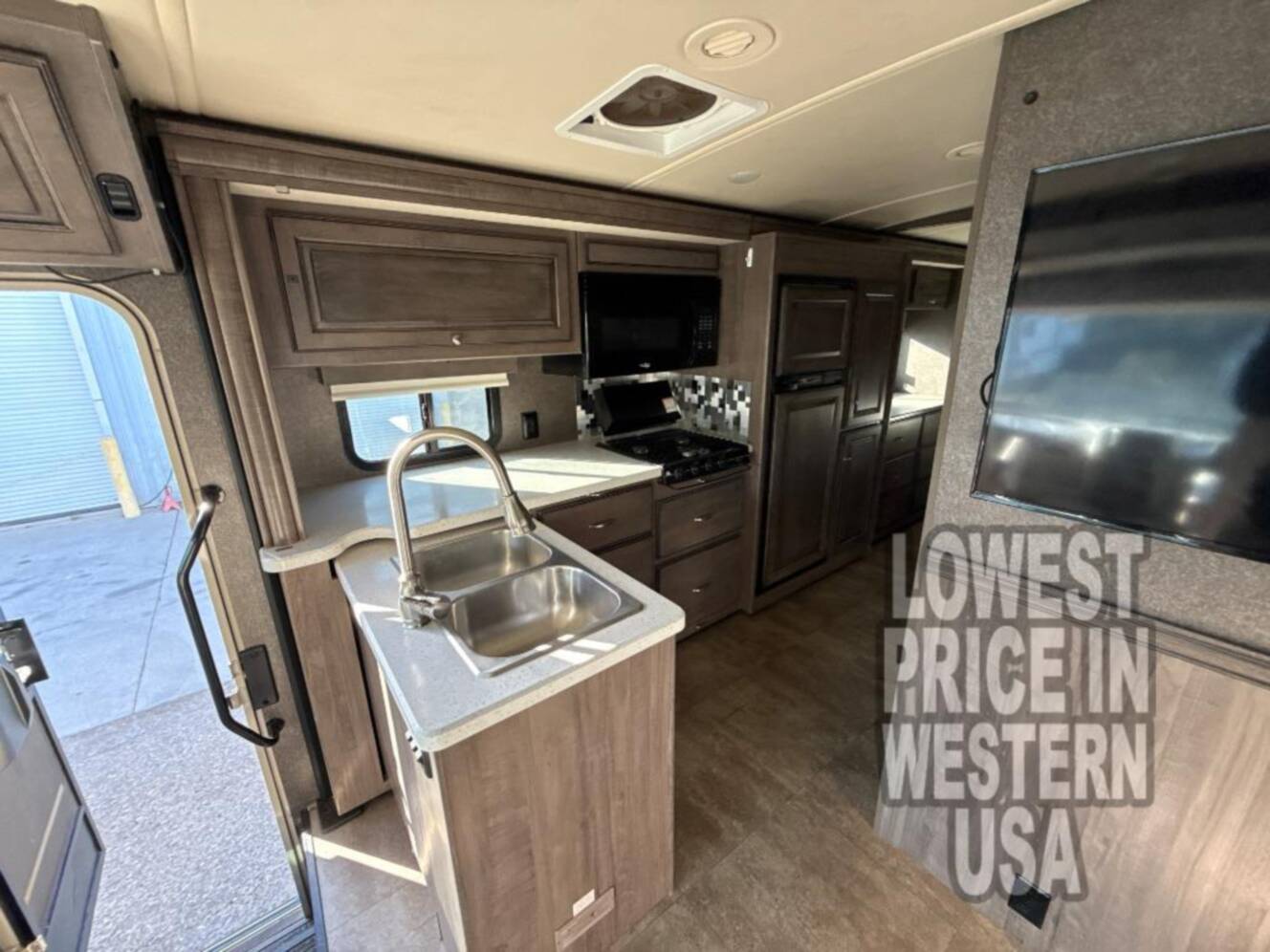 A photo of this 2018 Winnebago Vista LX 27N