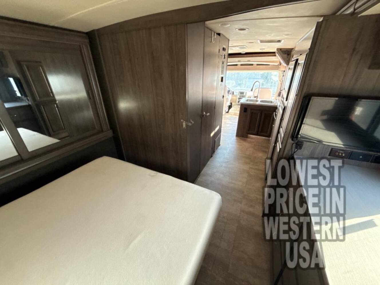 A photo of this 2018 Winnebago Vista LX 27N