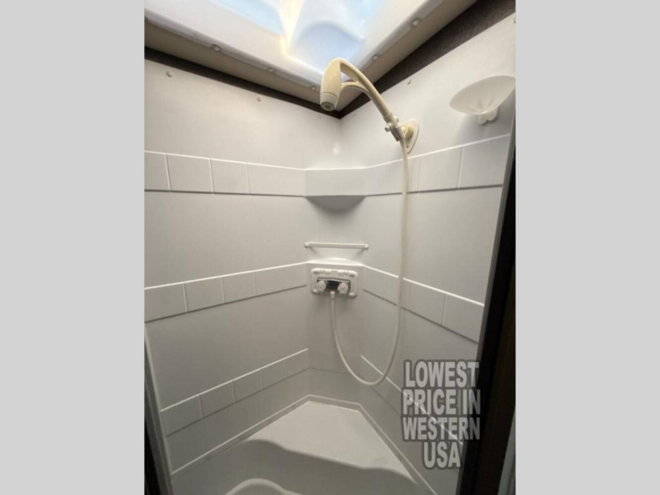 A photo of this 2018 Winnebago Vista LX 27N