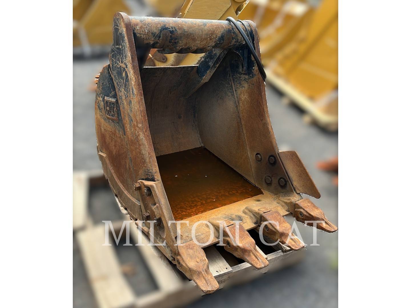 2023 CAT 36" HD BUCKET, PIN LOCK in Clifton Park, NY
