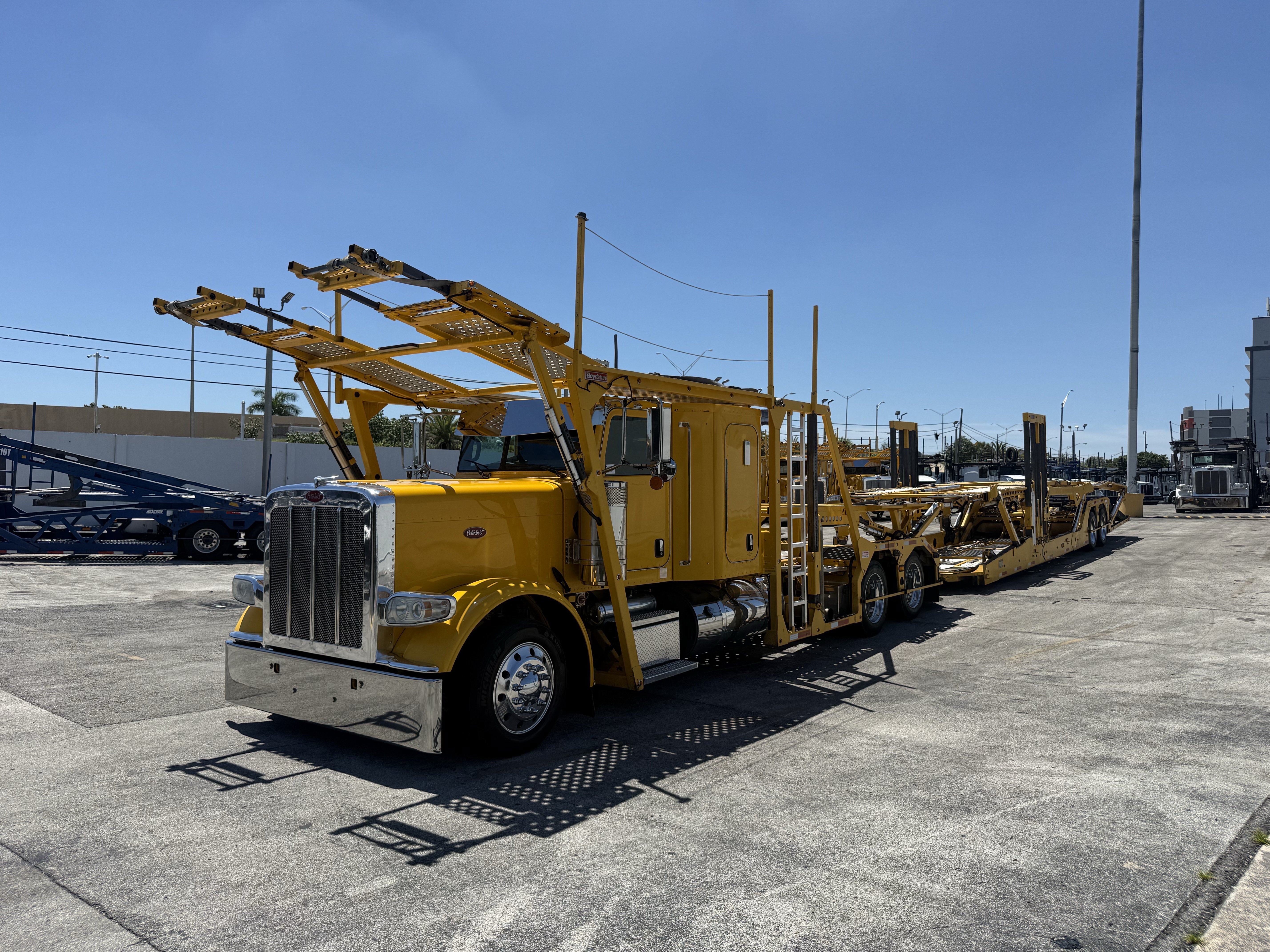 2019 PETERBILT 389 in Miami, FL