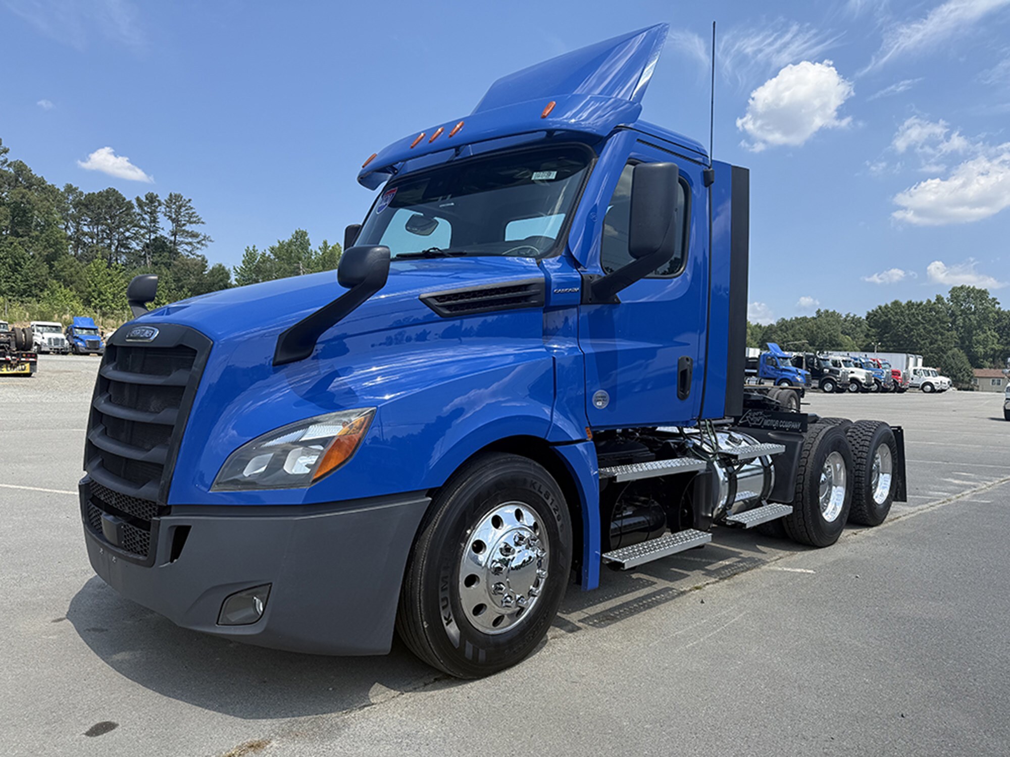 2020 FREIGHTLINER CASCADIA 126 in Chester, VA