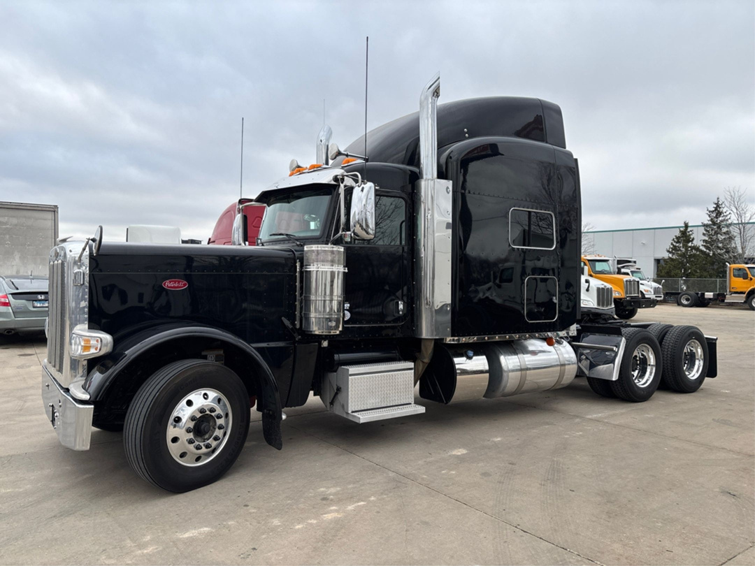 2022 PETERBILT 389 in Indianapolis, IN