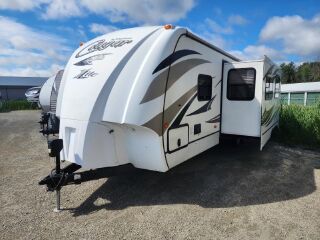 2015 KEYSTONE COUGAR HALF-TON 28RBSWE