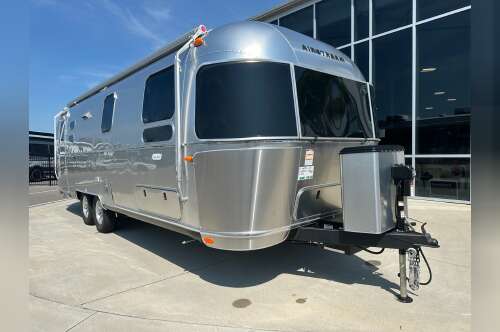2027 Airstream Flying Cloud 27FB Twin in richmond hill GA