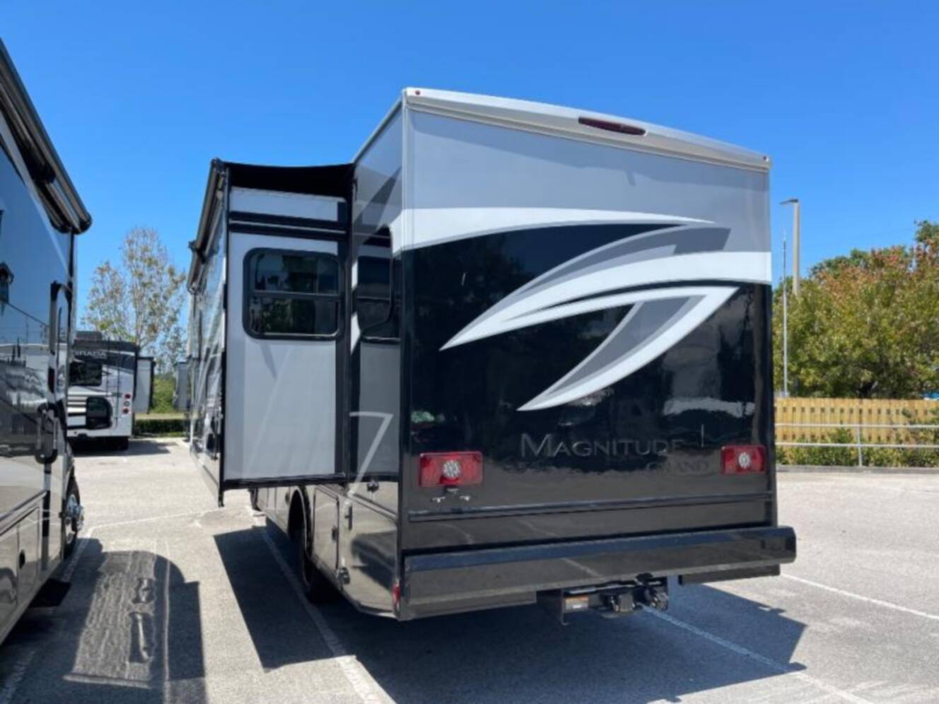 A photo of this 2025 Thor Motor Coach Magnitude S29