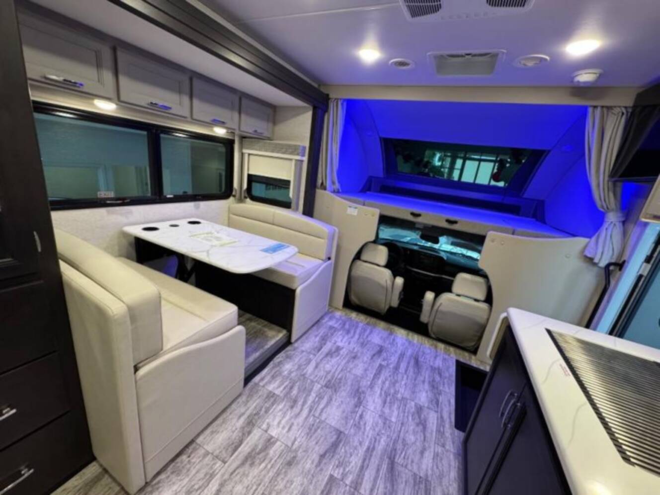 A photo of this 2025 Thor Motor Coach Magnitude S29
