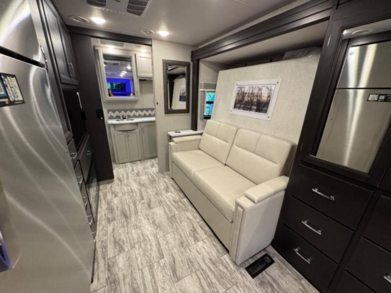 A photo of this 2025 Thor Motor Coach Magnitude S29