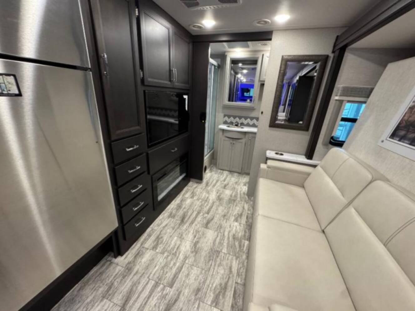 A photo of this 2025 Thor Motor Coach Magnitude S29