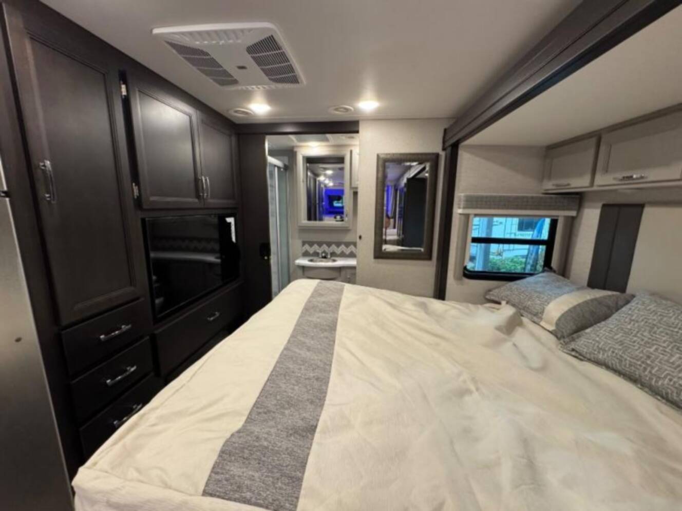 A photo of this 2025 Thor Motor Coach Magnitude S29
