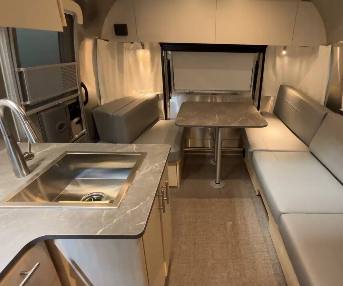 2025 Airstream Flying Cloud 25FB Twin Hatch in columbus OH