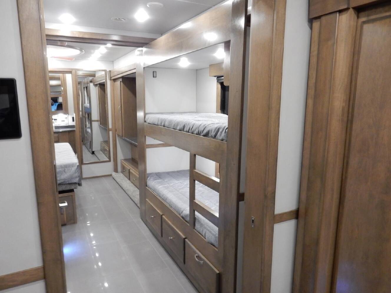 A photo of this 2027 Show Hauler SH1377T1-36