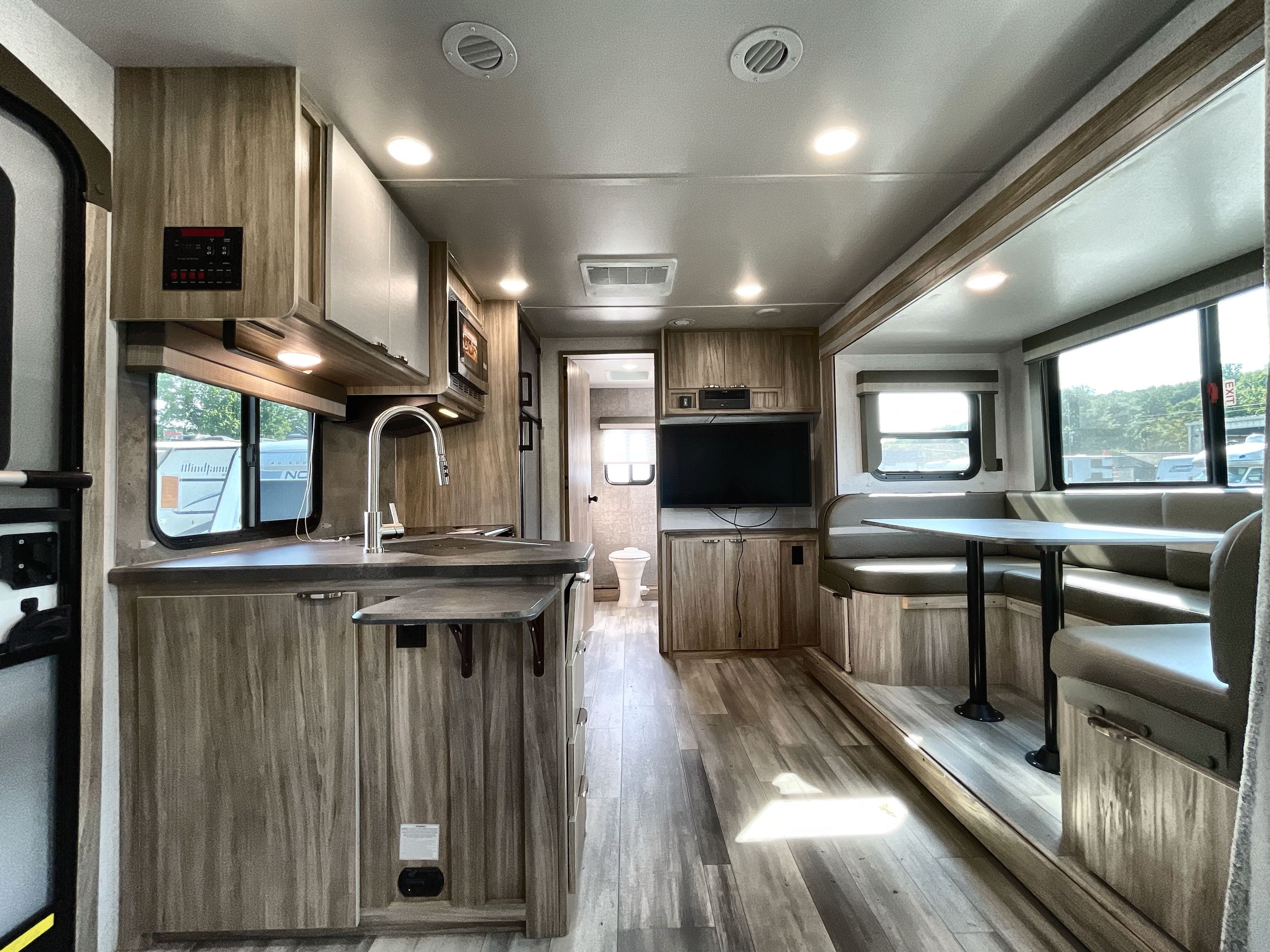 2022 Winnebago MINNIE 2201MB in syracuse NY