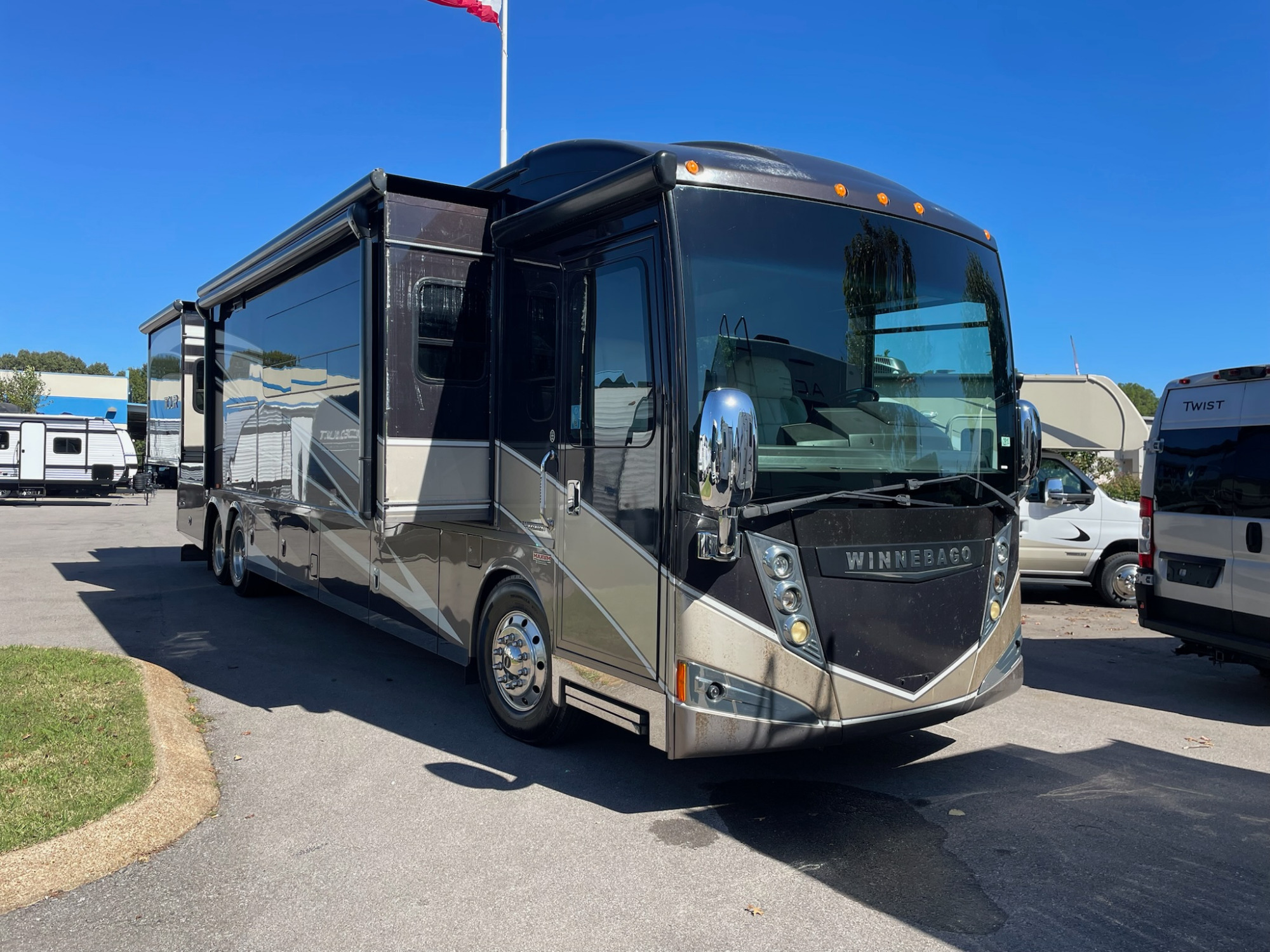 2015 Winnebago TOUR 42QD in jackson TN