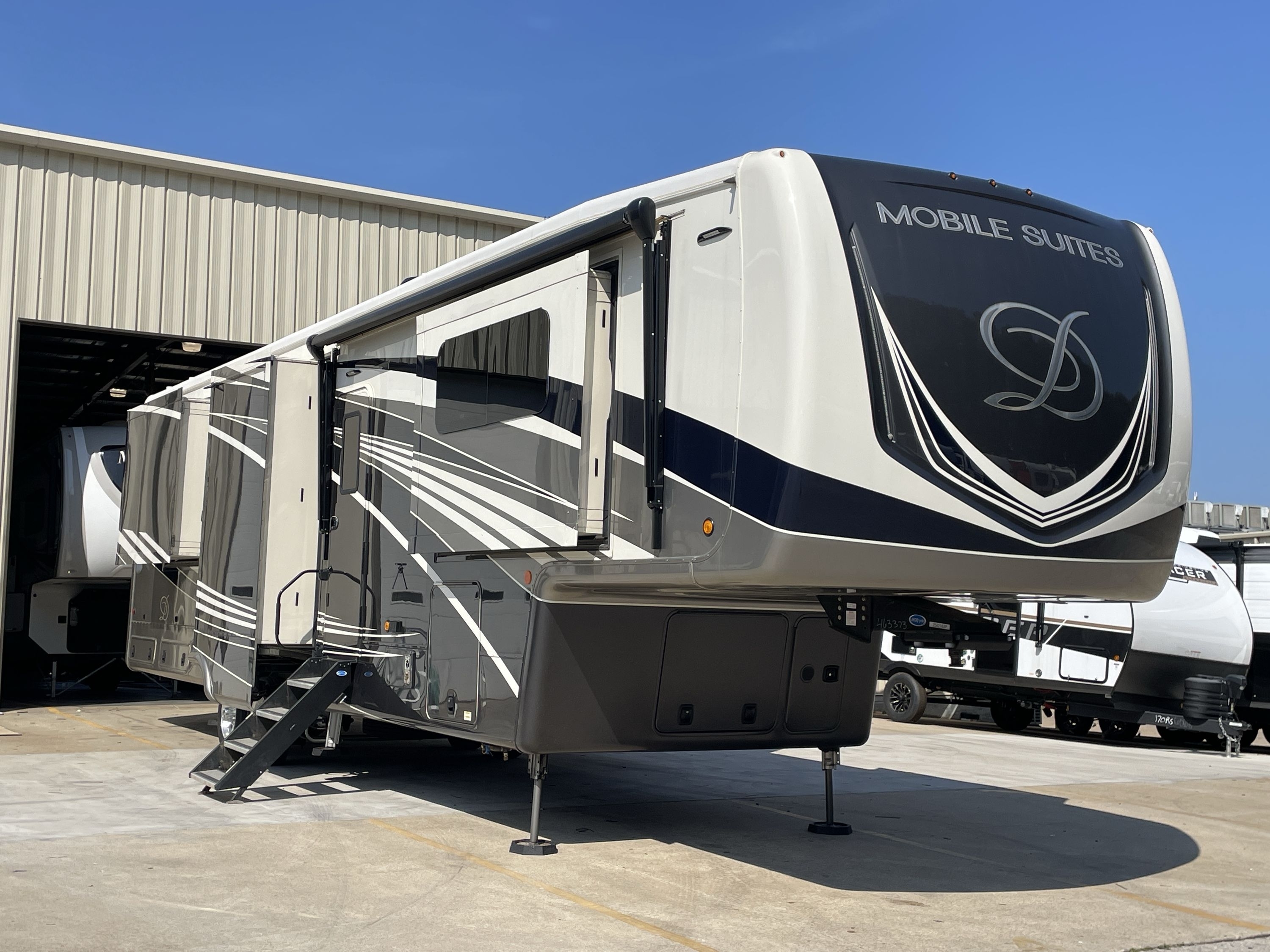 2021 DRV LUXURY SUITES MOBILE SUITES 41FKMB in tyler TX