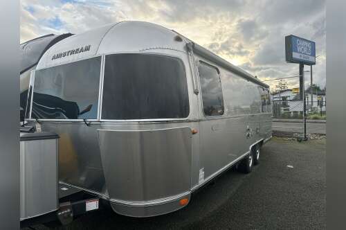 2017 Airstream LAND YACHT 28FB in fife WA