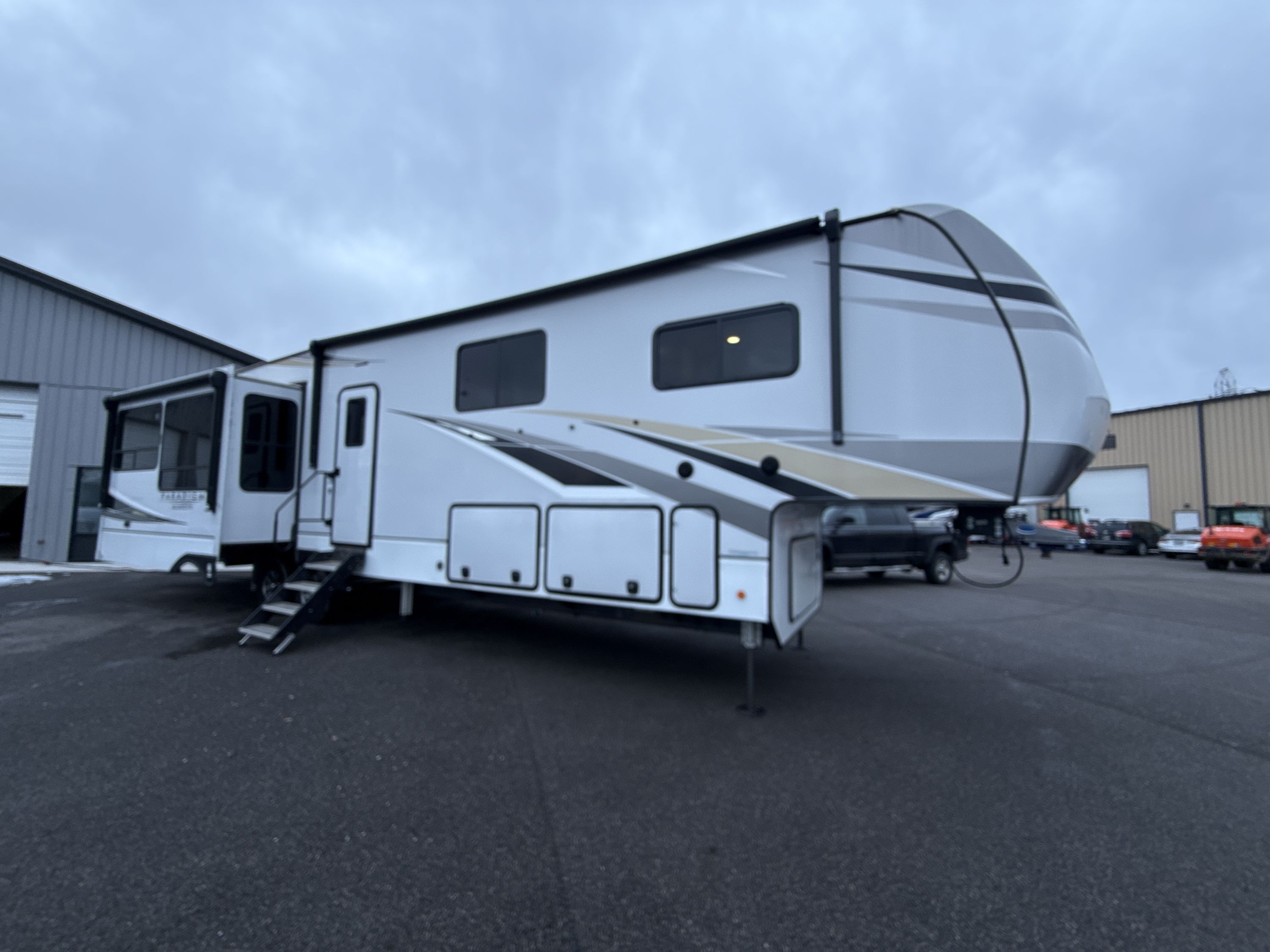 2022 Alliance PARADIGM 390MP in elkhart IN