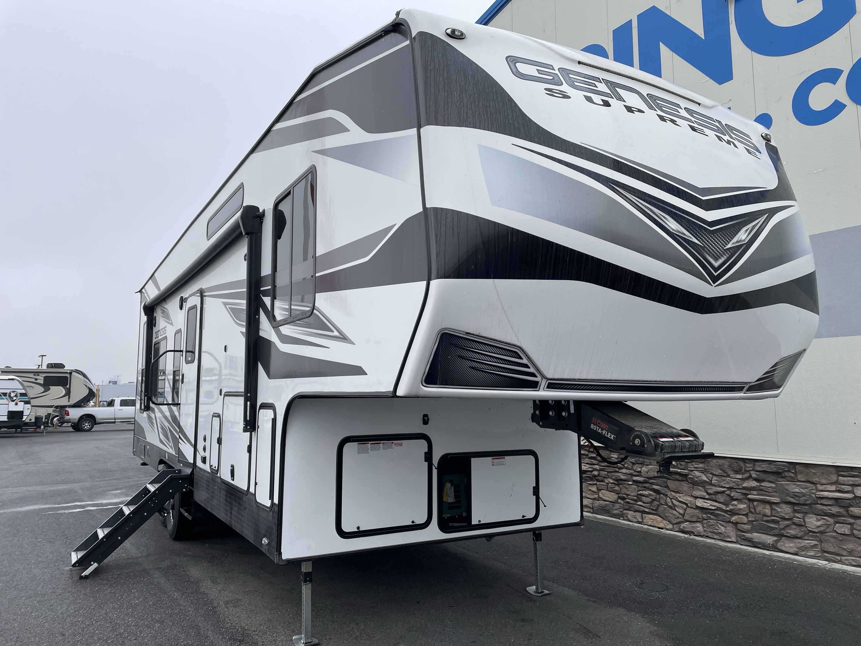 2023 Genesis Supreme GENESIS SUPREME 32CRXL Fifth Wheel Toy Hauler RV