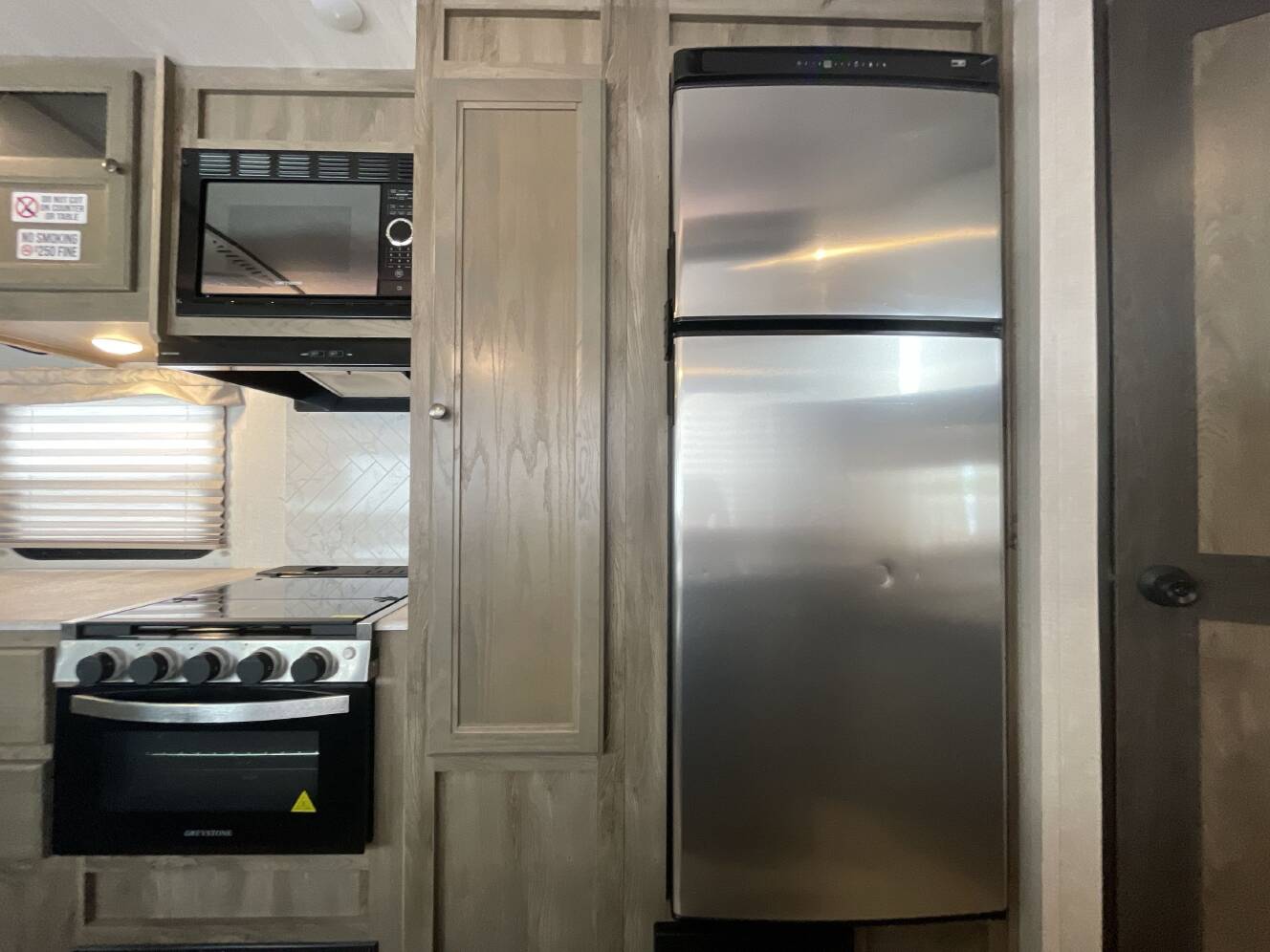 A photo of this 2022 Forest River SURVEYOR 276BHLE