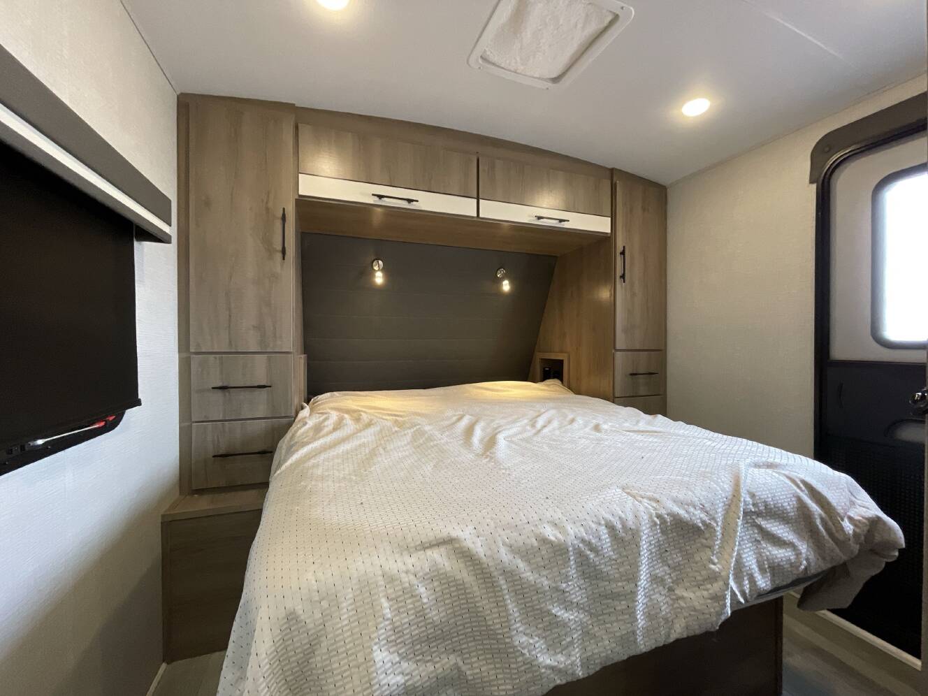 A photo of this 2023 Grand Design IMAGINE 2800BH