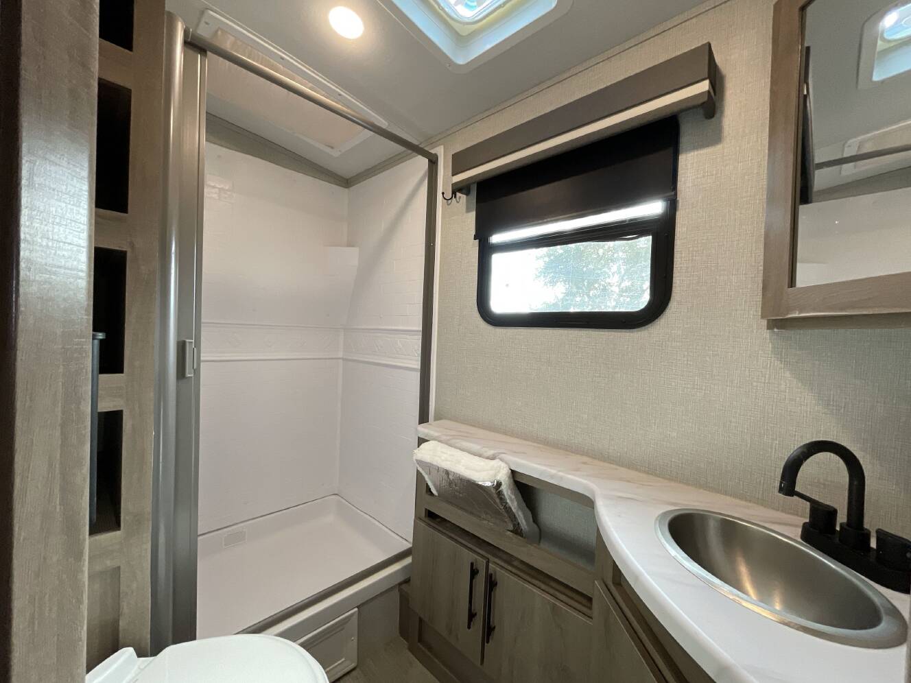 A photo of this 2023 Grand Design IMAGINE 2800BH