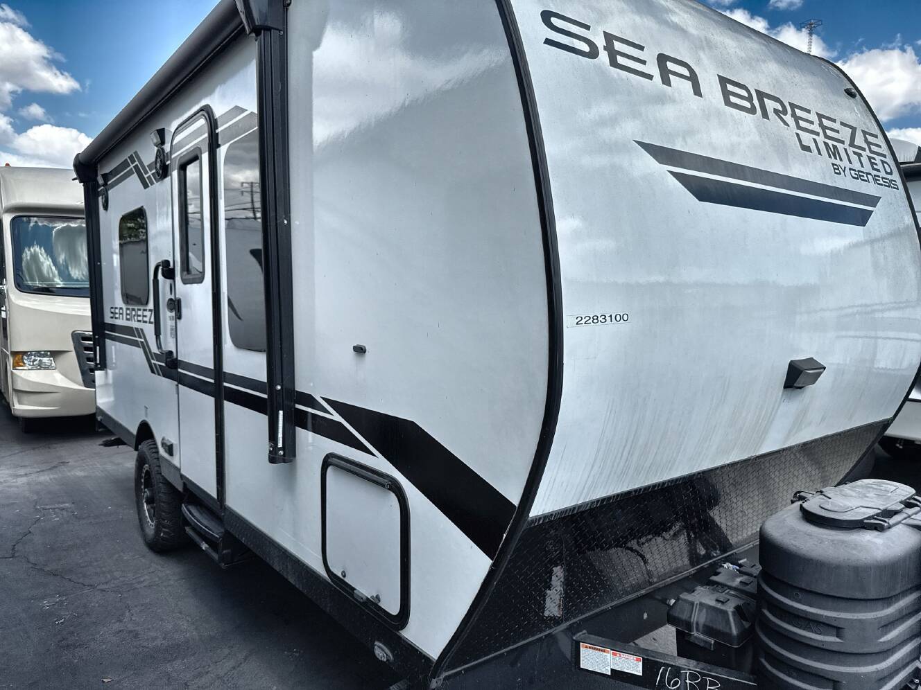 A photo of this 2024 Genesis Supreme SEA BREEZE 16RB