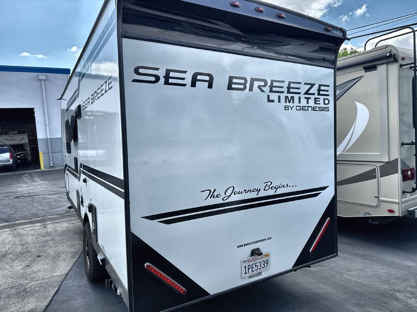 A photo of this 2024 Genesis Supreme SEA BREEZE 16RB