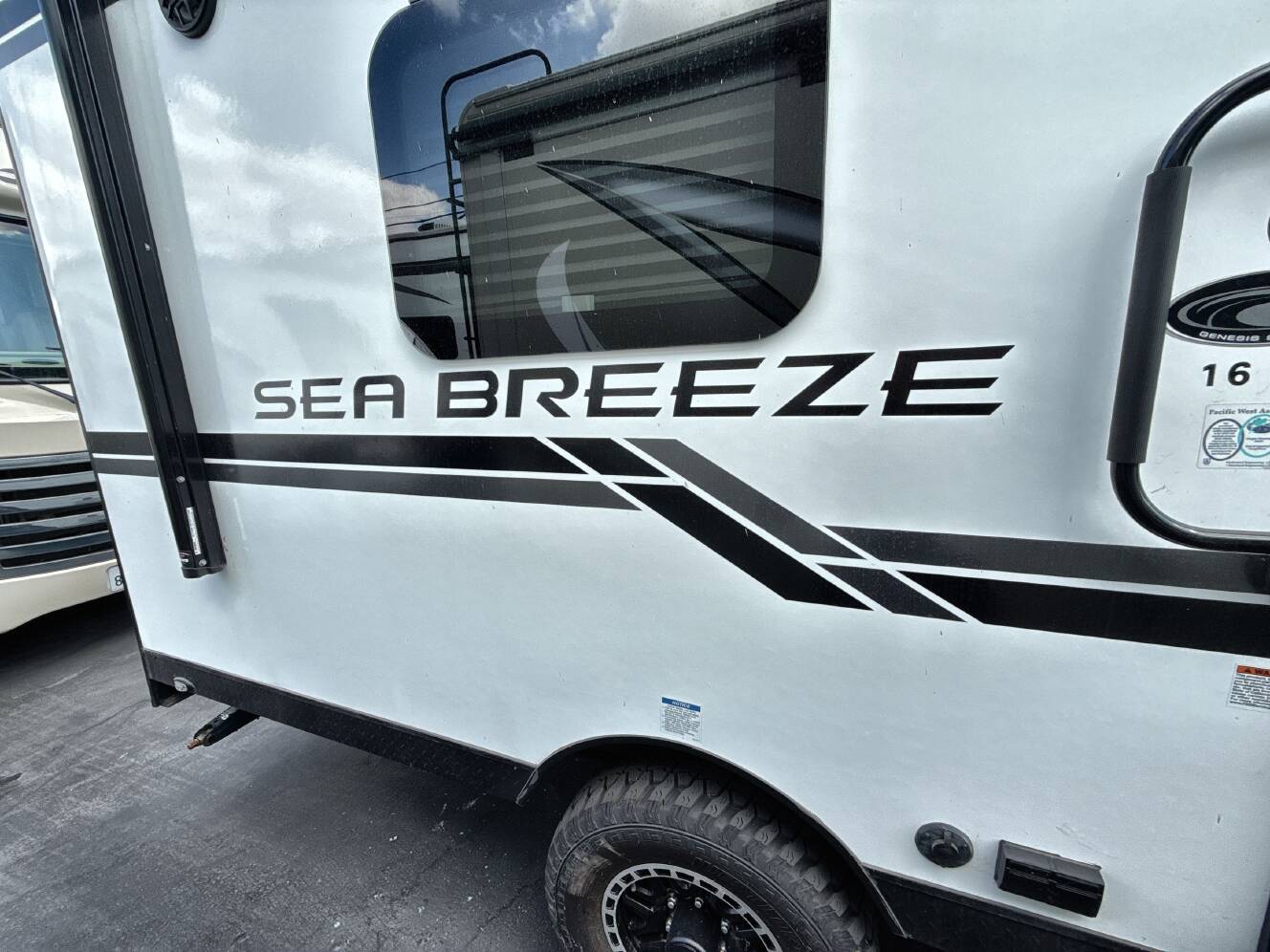 A photo of this 2024 Genesis Supreme SEA BREEZE 16RB