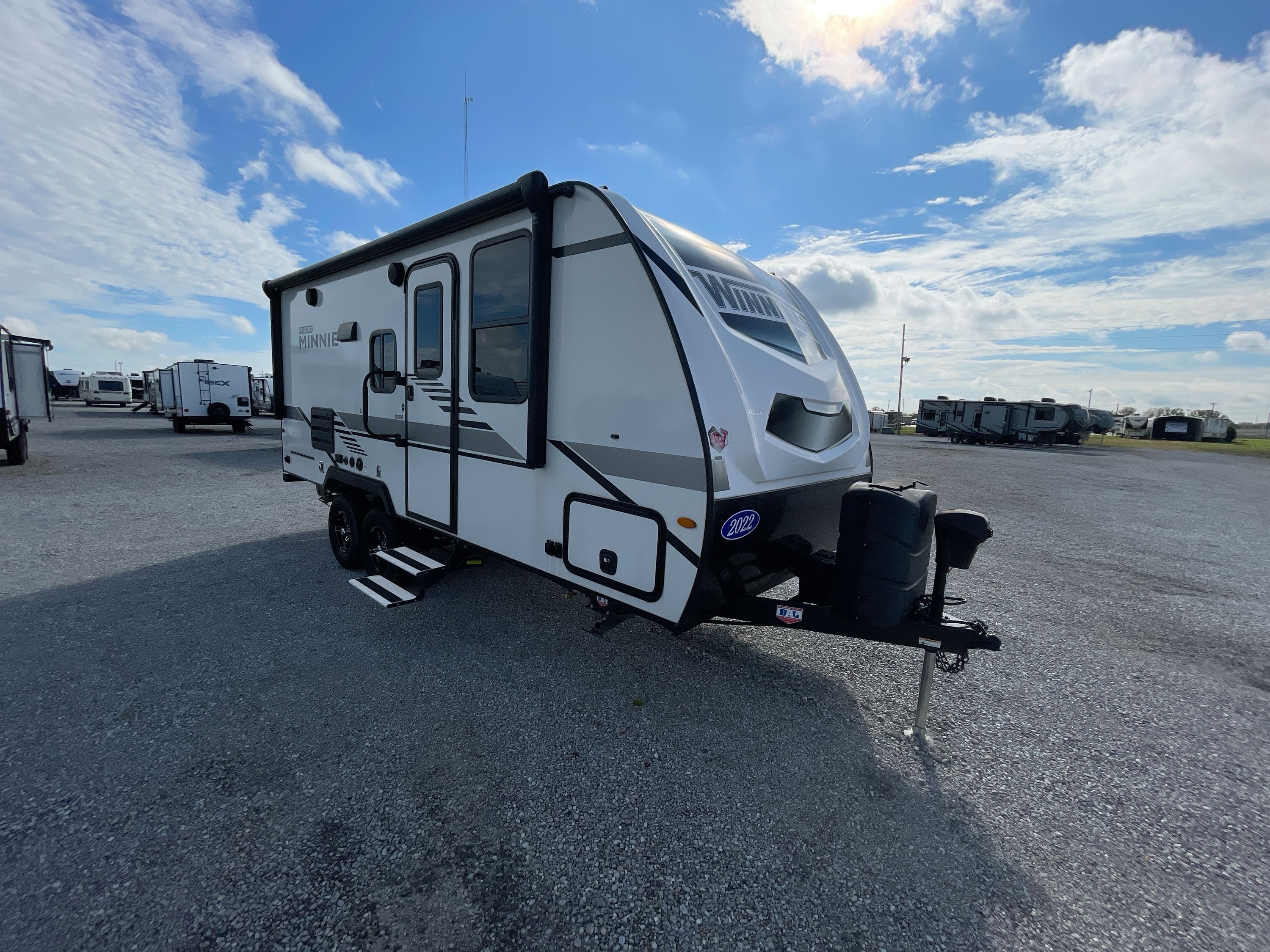 2022 Winnebago MICRO MINNIE 2108DS in richmond IN