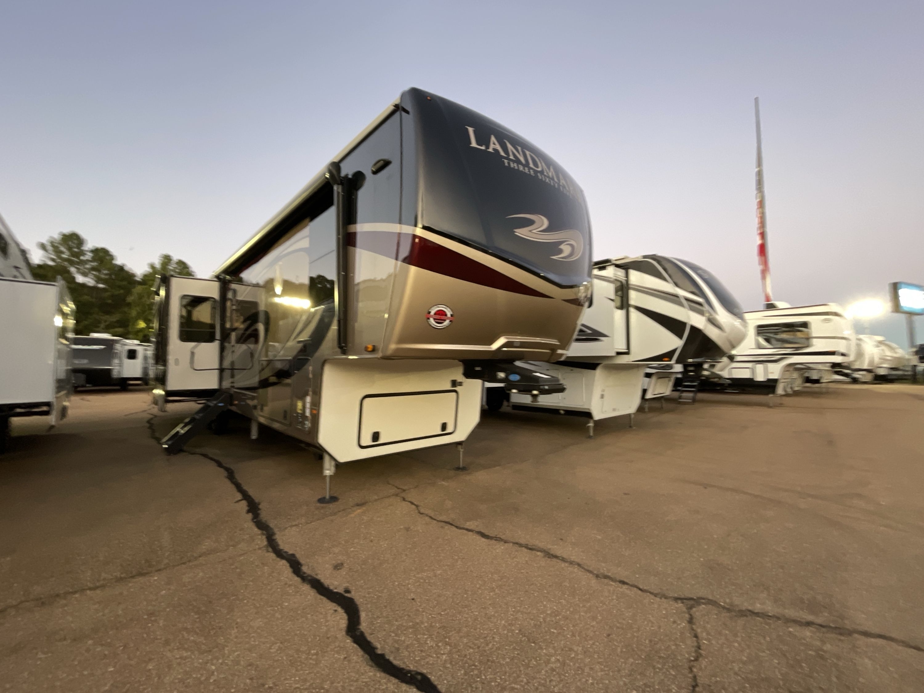 2021 Heartland LANDMARK DAYTONA RV