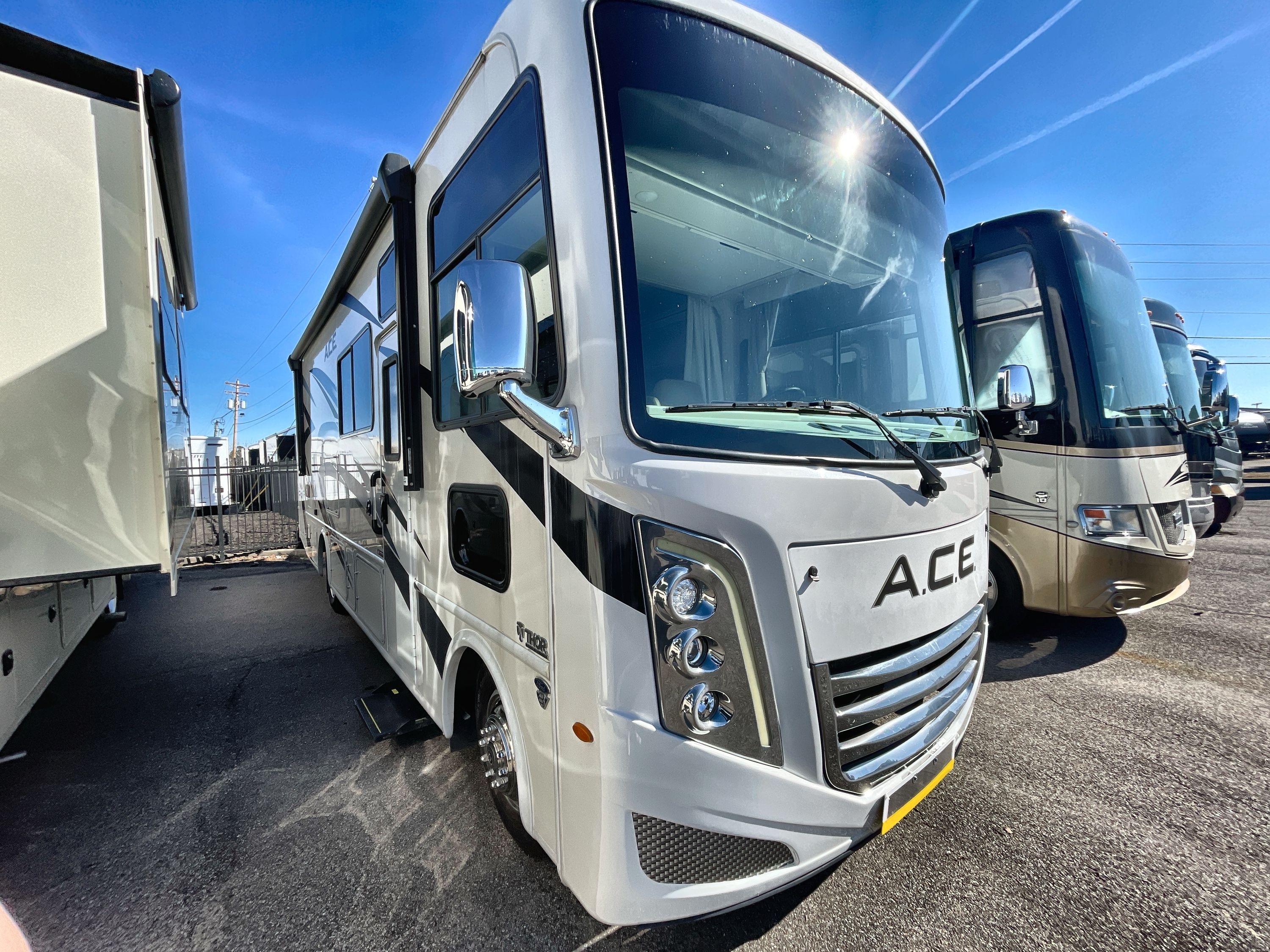 2023 Thor ACE 29D RV