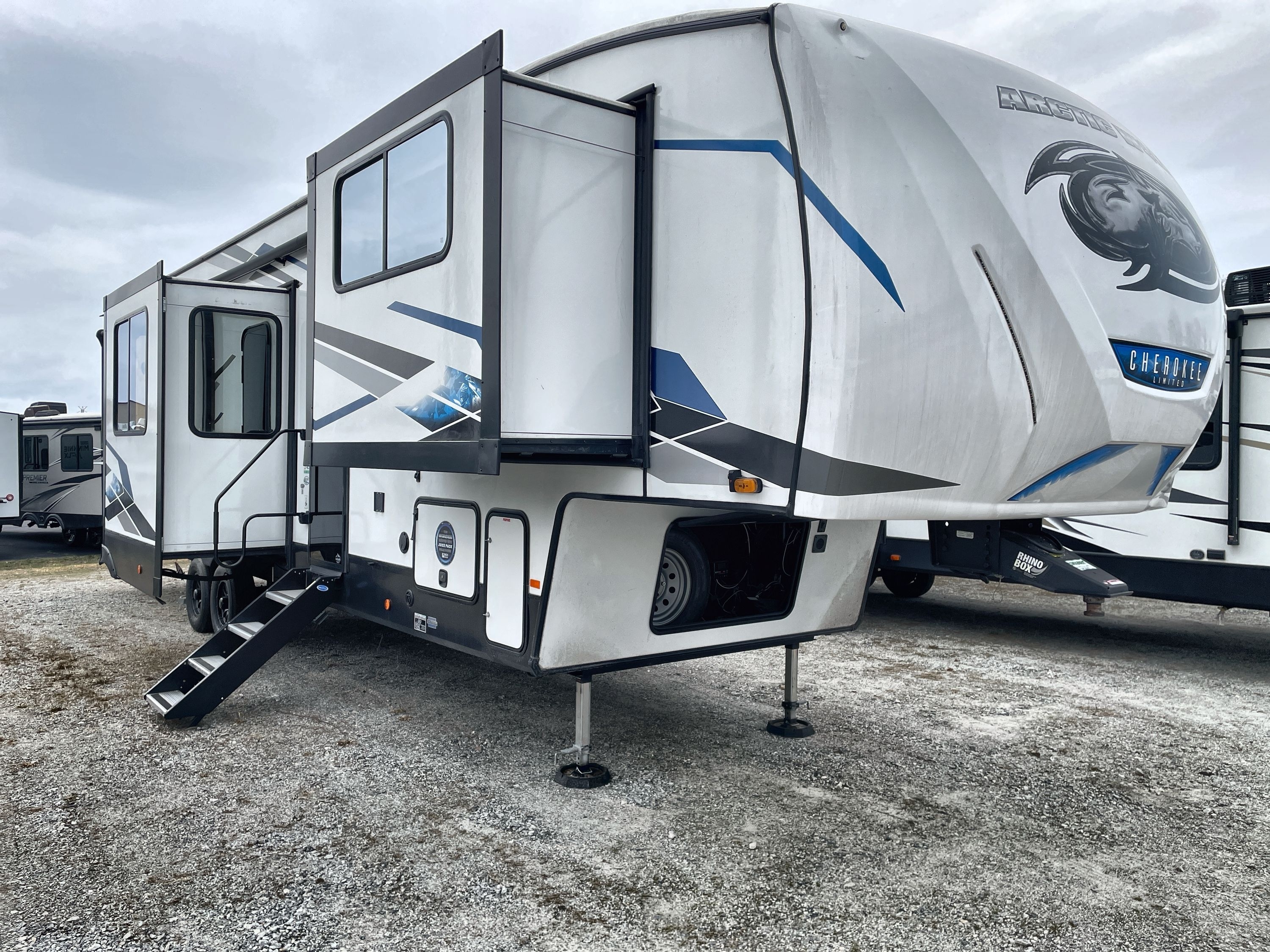 2024 Forest River ARCTIC WOLF 3910SUITE in hendersonville NC