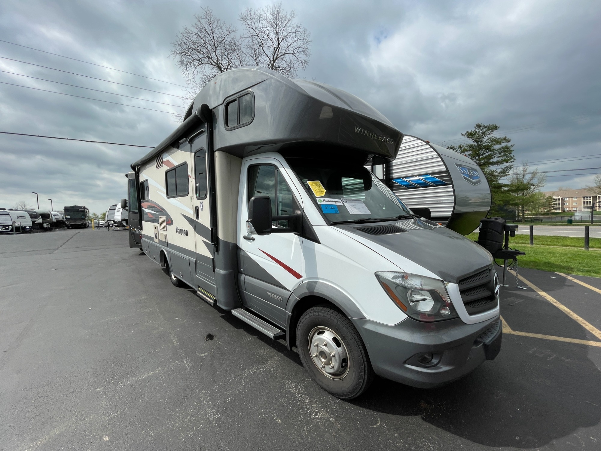 2017 Winnebago NAVION 24G RV