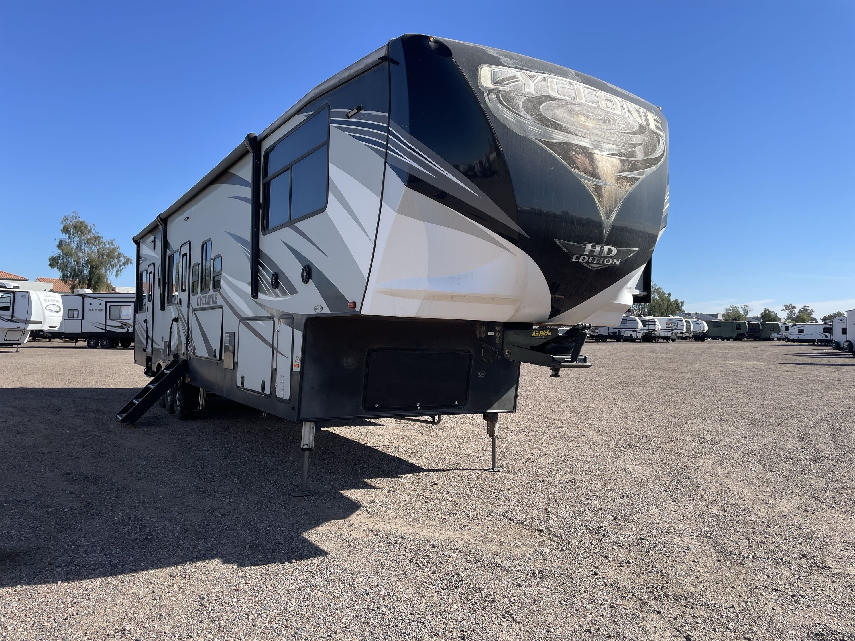 2019 Heartland CYCLONE 4007 Fifth Wheel Toy Hauler RV