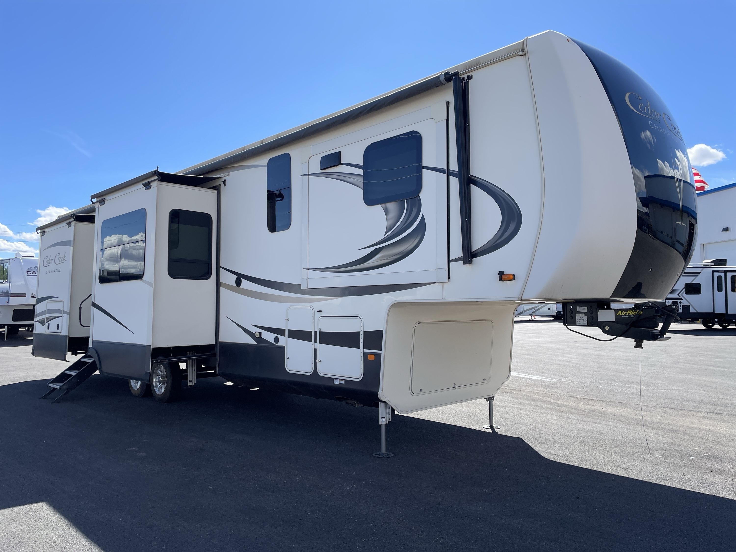 2020 Forest River CEDAR CREEK 38EFK RV