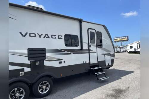 2022 Winnebago VOYAGE 2831RB in holiday FL