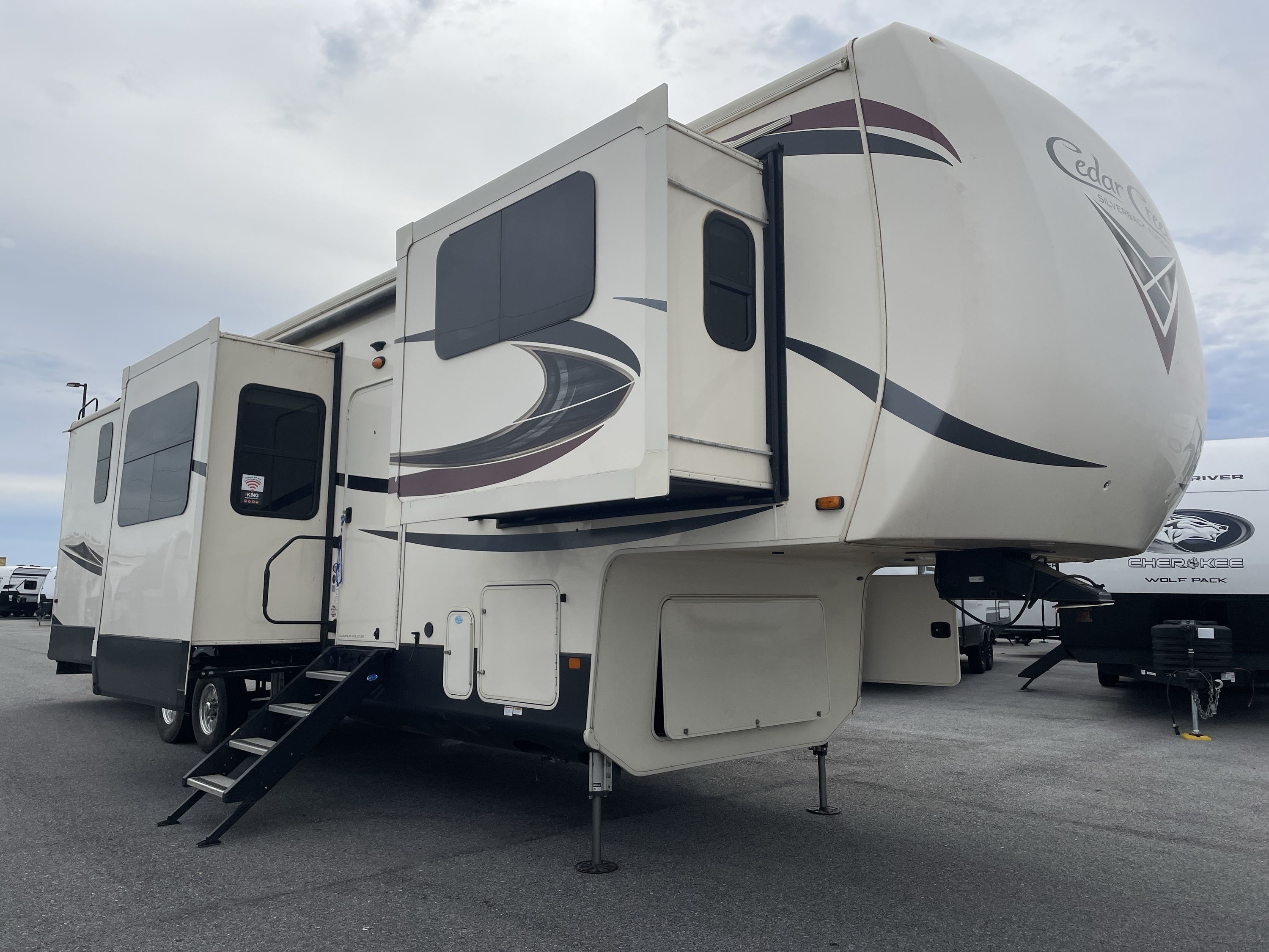 2020 Forest River CEDAR CREEK SILVERBACK 37FLK RV