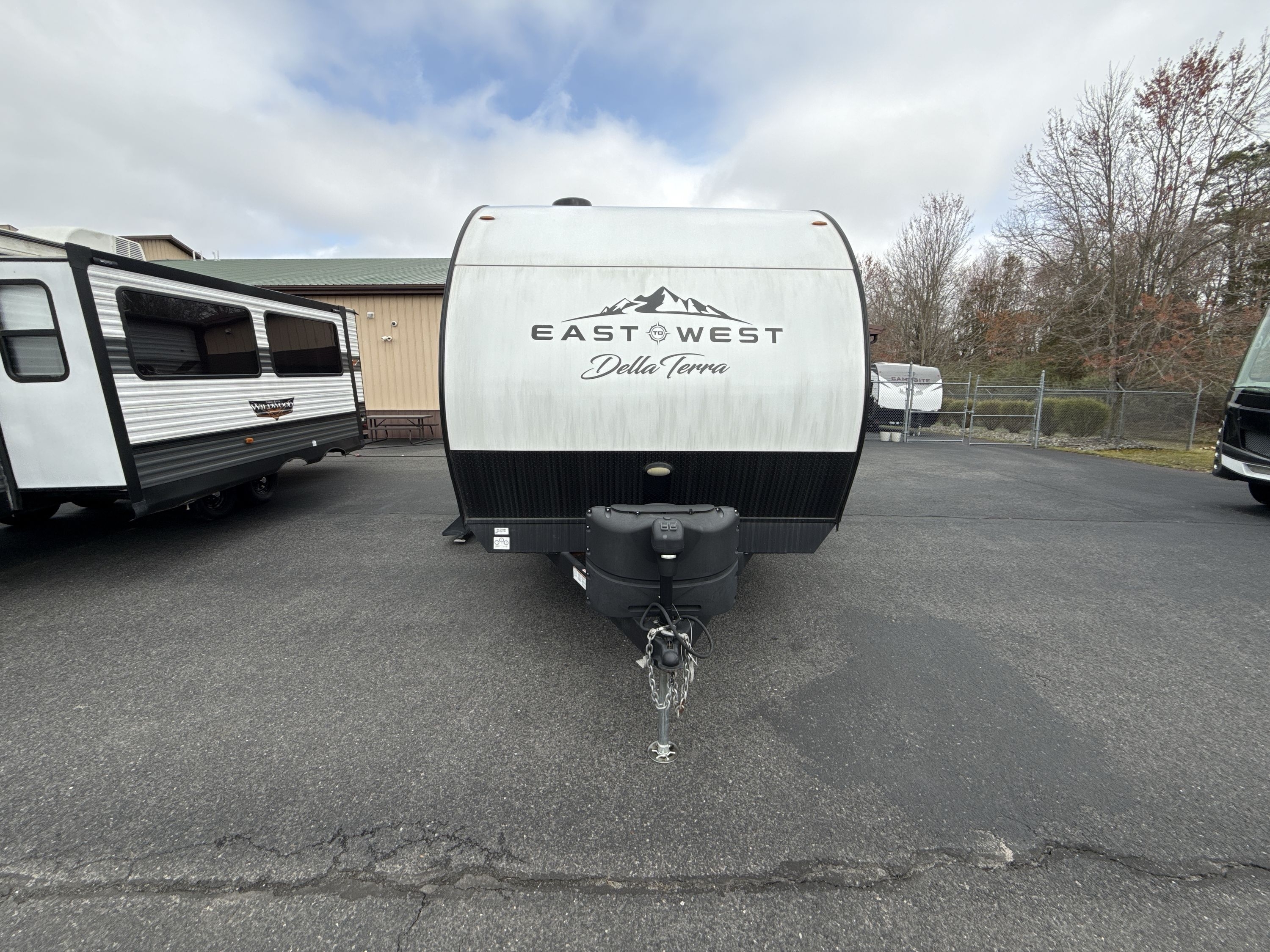 2023 East To West DELLA TERRA 180MB RV