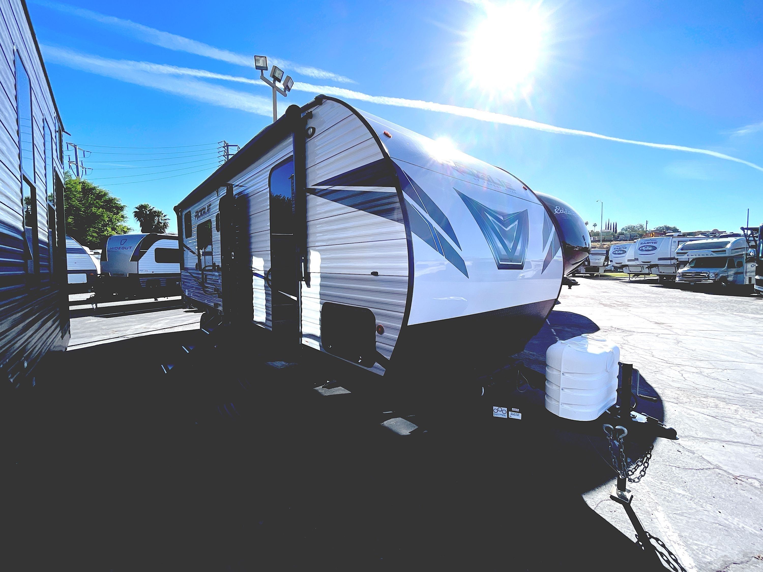 2022 Forest River ROGUE 25V Travel Trailer Toy Hauler RV