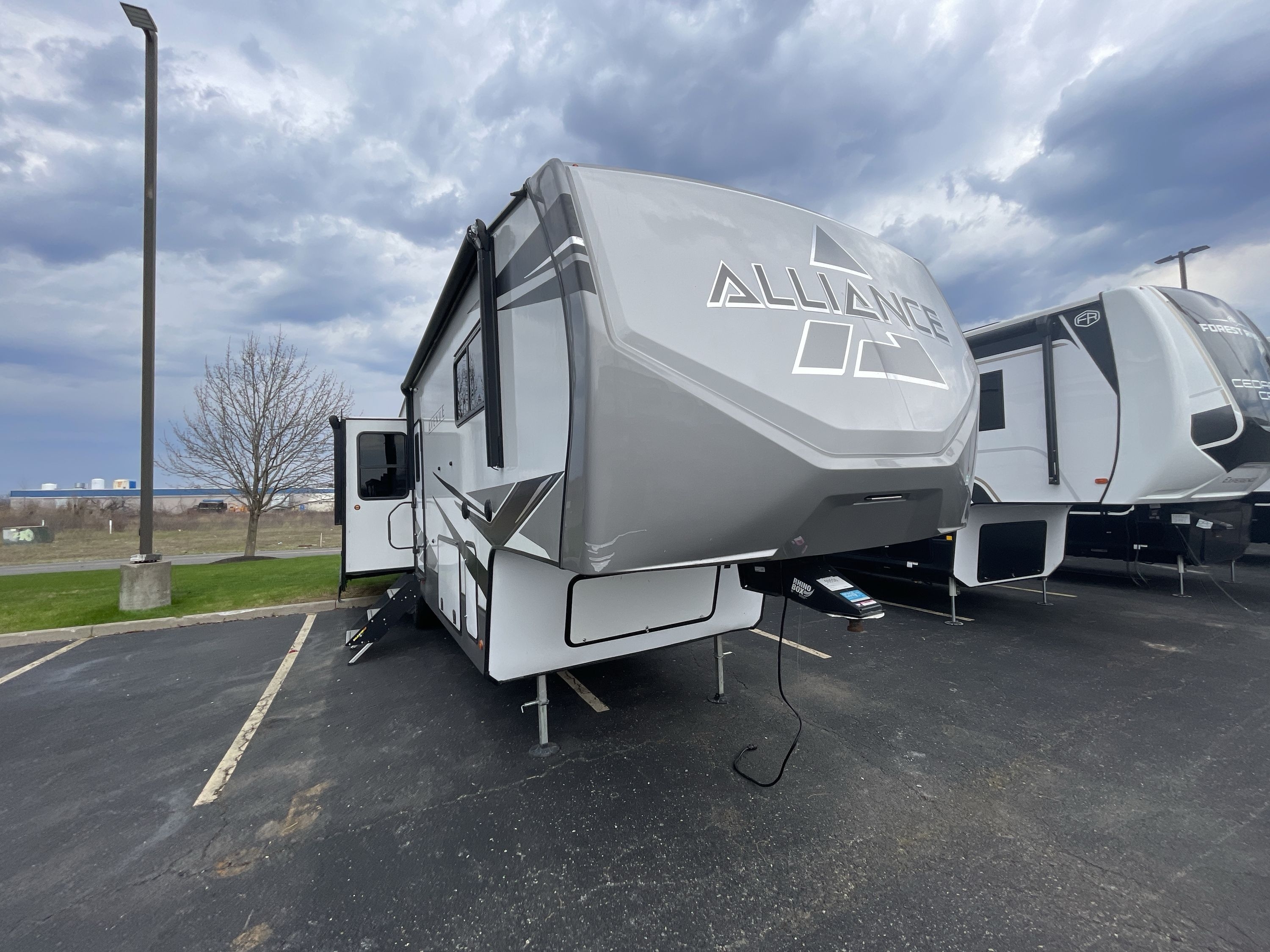 2022 Alliance AVENUE 32RLS RV