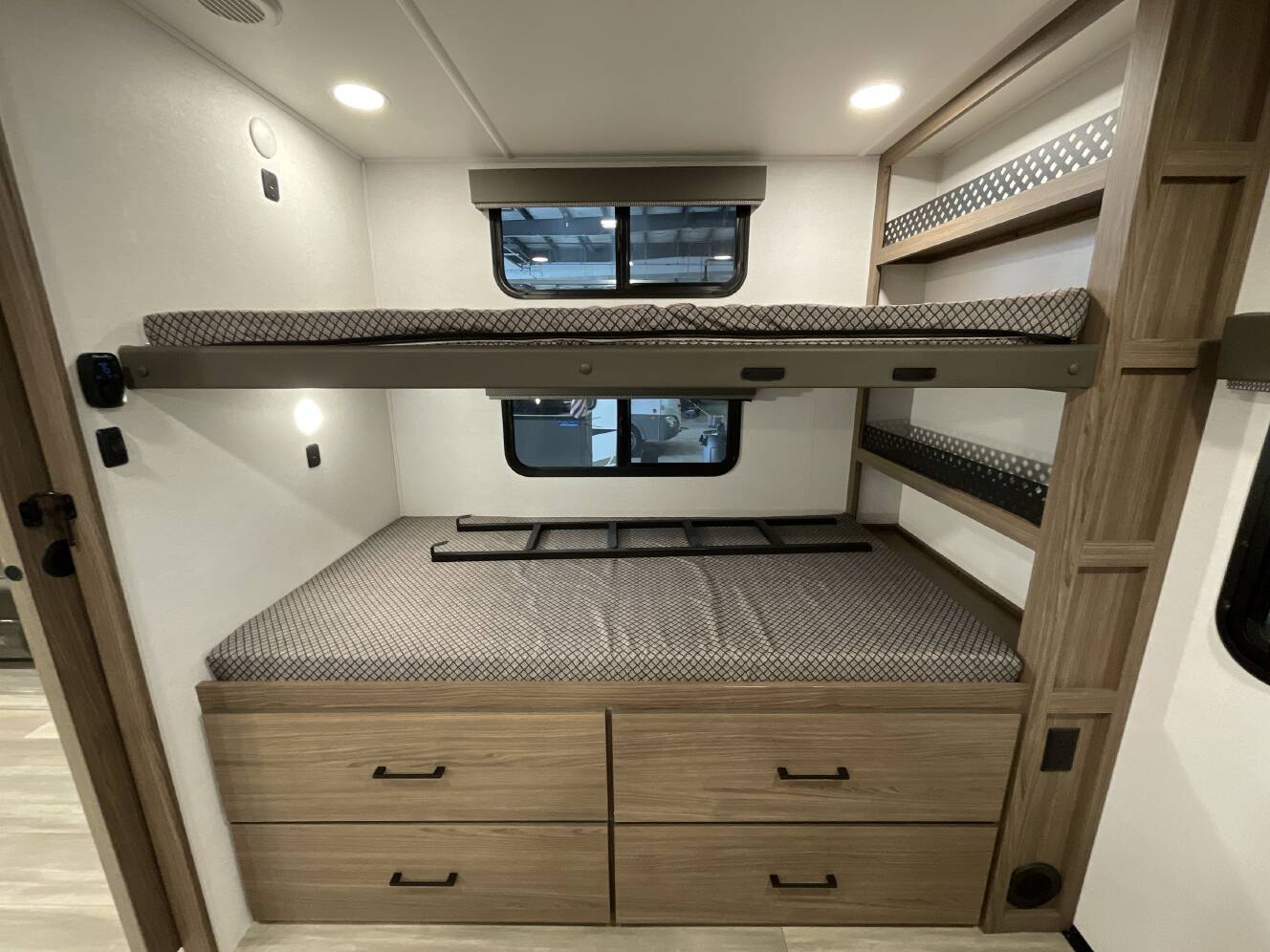 A photo of this 2025 Alliance DELTA 321BH
