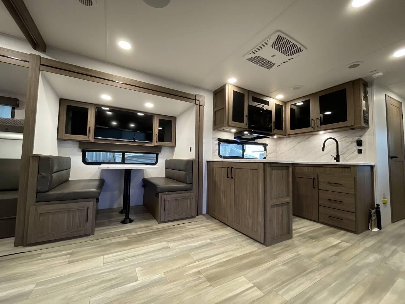 A photo of this 2025 Alliance DELTA 321BH