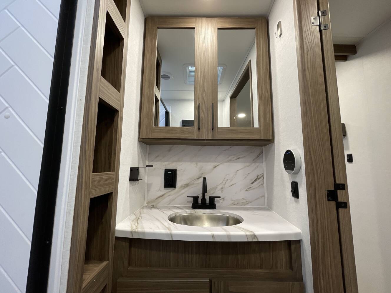 A photo of this 2025 Alliance DELTA 321BH