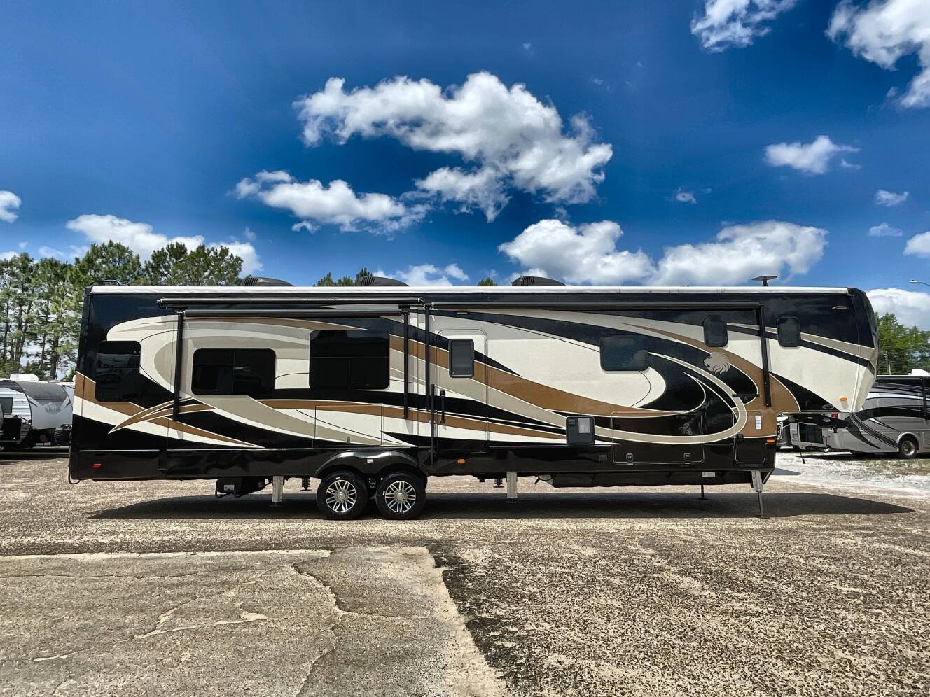 A photo of this 2019 Heartland LANDMARK NEWPORT